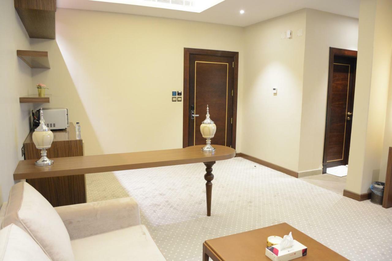 الايوان للاجنحة الفندقية E1 Hotel อัล คาร์จ ภายนอก รูปภาพ
