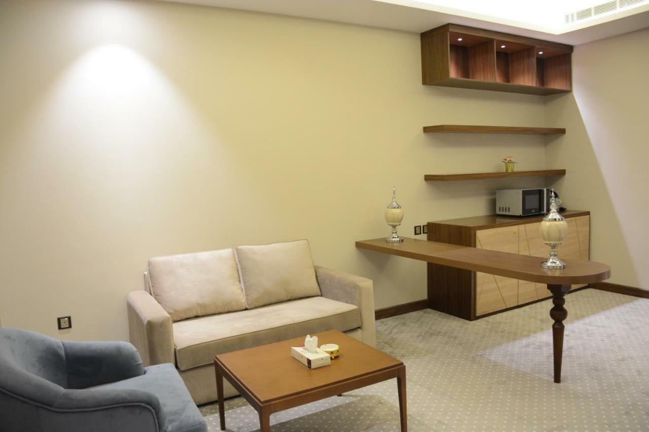 الايوان للاجنحة الفندقية E1 Hotel อัล คาร์จ ภายนอก รูปภาพ