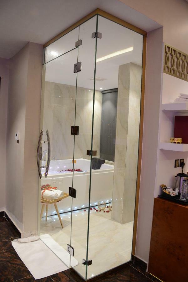 الايوان للاجنحة الفندقية E1 Hotel อัล คาร์จ ภายนอก รูปภาพ