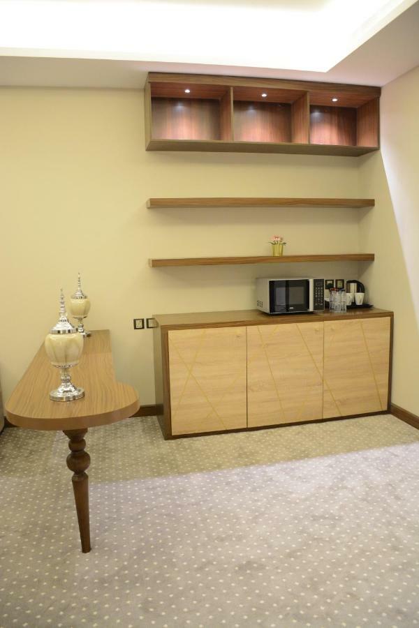 الايوان للاجنحة الفندقية E1 Hotel อัล คาร์จ ภายนอก รูปภาพ