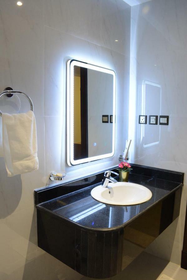 الايوان للاجنحة الفندقية E1 Hotel อัล คาร์จ ภายนอก รูปภาพ