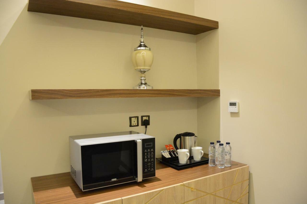 الايوان للاجنحة الفندقية E1 Hotel อัล คาร์จ ภายนอก รูปภาพ