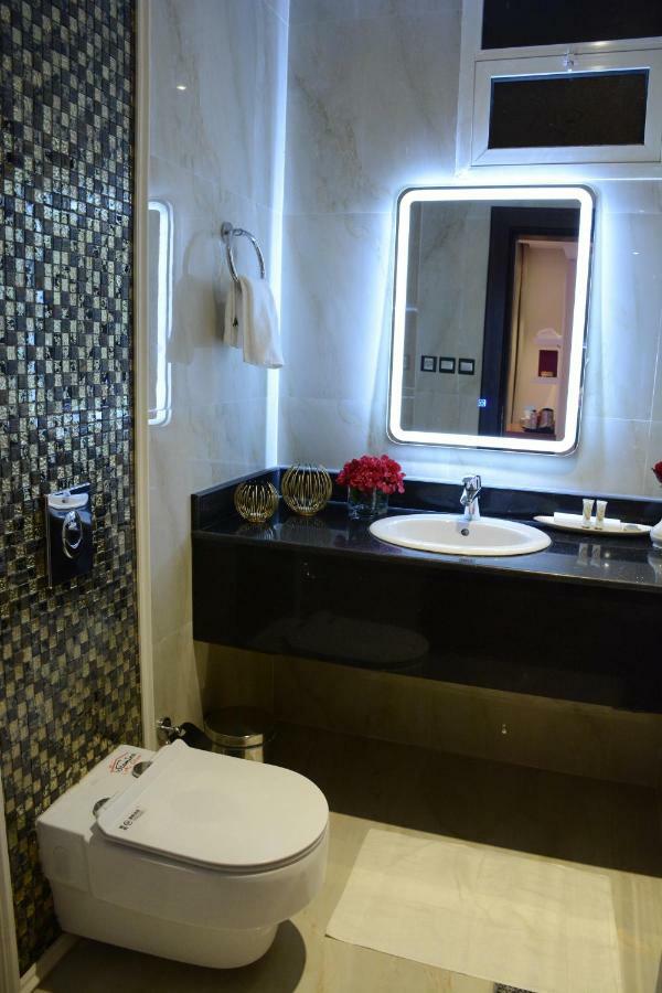 الايوان للاجنحة الفندقية E1 Hotel อัล คาร์จ ภายนอก รูปภาพ